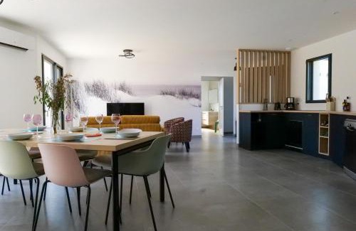 Jard-sur-Mer House | Villa des Hérondais avec piscine - idéal familles - 8 personnes