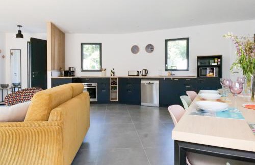 Jard-sur-Mer House | Villa des Hérondais avec piscine - idéal familles - 8 personnes