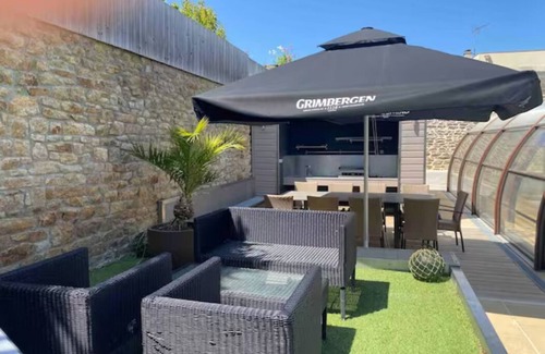 Plouescat Villa | Villa des halles -heated pool 5X15m-14pers-GR34
