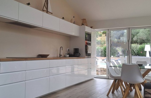 Bormes-Les-Mimosas Villa | "Villa des Mauves" Large family home with swimming pool on 2000 m2 of land