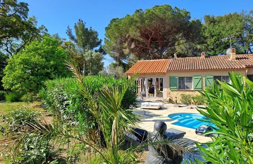 Bormes-Les-Mimosas Villa | "Villa des Mauves" Large family home with swimming pool on 2000 m2 of land