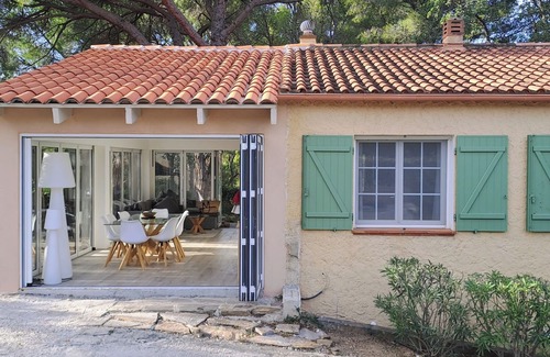 Bormes-Les-Mimosas Villa | "Villa des Mauves" Large family home with swimming pool on 2000 m2 of land