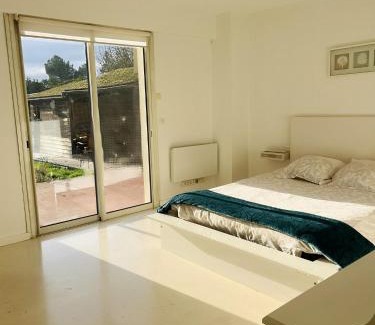 Villecresnes House | Villa des Plantes