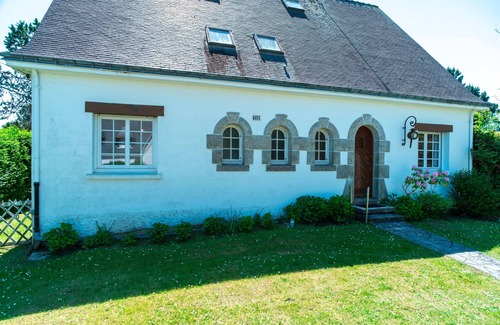 Saint-Philibert House | Villa des Romarins - Six Bedroom House, Sleeps 14