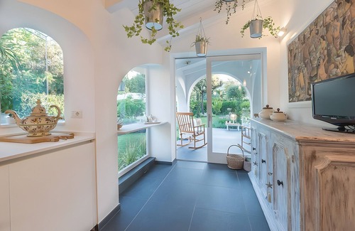 Ischia Porto Villa | Villa 'Di Charme Ischia Porto' with Shared Terrace, Wi-Fi and Air Conditioning