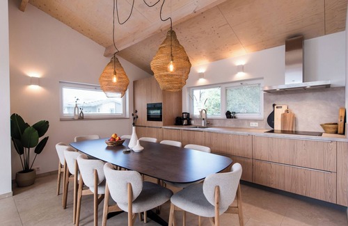 Buren House | Villa Dobbe located on the grounds of Klein Vaarwater in Buren.