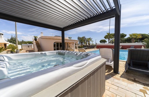 Albufeira Villa | Villa Dolce Vita is a pretty single story villa with swimming pool