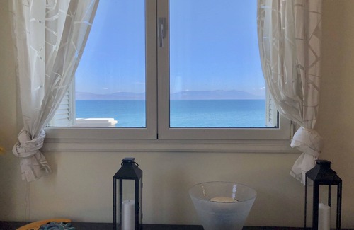 Egira Villa | Villa Dolphin. Luxury Villa on the Beach