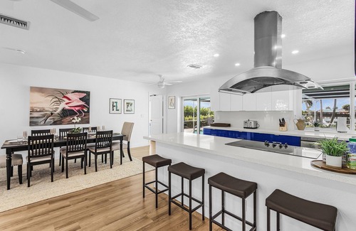 Eight Lakes Villa | Villa Dolphin – Waterfront at 8-Lakes Area