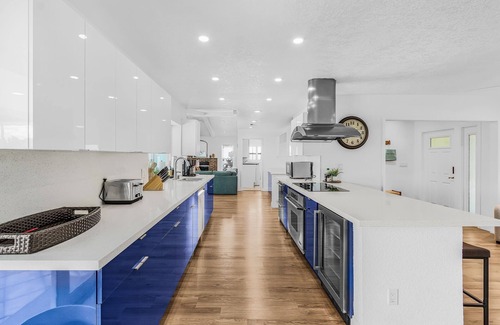 Eight Lakes Villa | Villa Dolphin – Waterfront at 8-Lakes Area