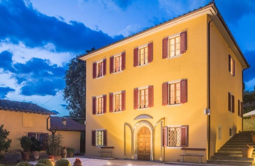 Massa e Cozzile Villa | Villa dorata, Peacefull Pool Luxury Villa in Toscana surrounded by greenery