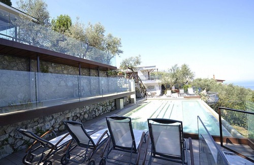 Priora Villa | Villa Dulcibella: A splendid villa located on a hillside, facing the sea, with Free WI-FI.