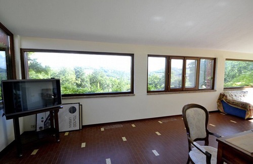 Todi Villa | Villa Ebano: A charming two-story villa surrounded by the greenery, with Free WI-FI.