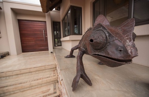 Hoedspruit Villa | Villa Ekhaya: Stunning 10 person villa in South Africa