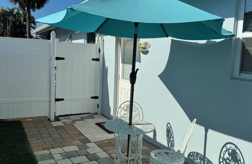 Lely Apartment | Villa El Doral, 5 minutes from Naples Beach and Downtown Naples.