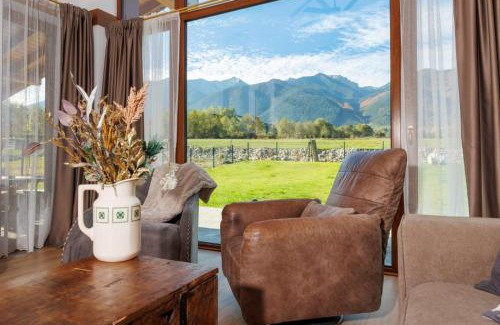 Razlog Ski Chalet | Villa Eliyas with Jacuzzi near the Pirin Golf Resort