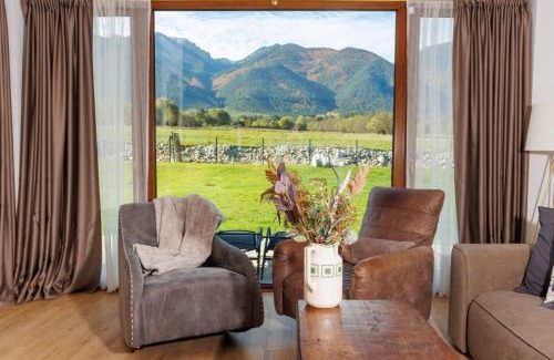 Razlog Ski Chalet | Villa Eliyas with Jacuzzi near the Pirin Golf Resort