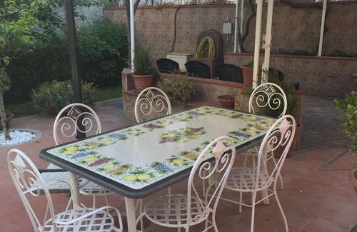 Trecase Apartment | "Villa Ella" Holiday home with garden 5 minutes from Pompeii