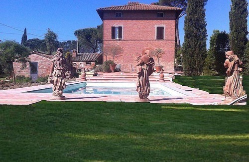 Castiglione del Lago Villa | Villa Eloisa: A three-story historical villa surrounded by the greenery, with Free WI-FI.