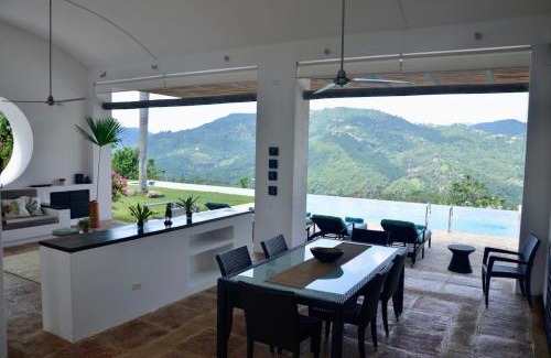 Anapoima Villa | Villa en Club Campestre Mesa de Yeguas