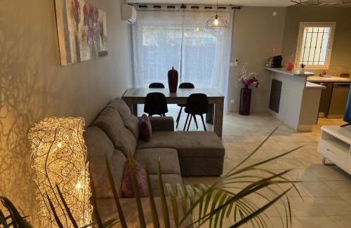 Greoux-les-Bains House | Villa en Provence 2 T3 jardin clos et SPA