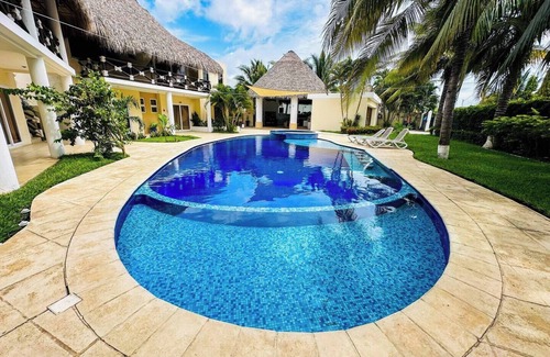 Monterrico Villa | Villa Encanto, Monterrico