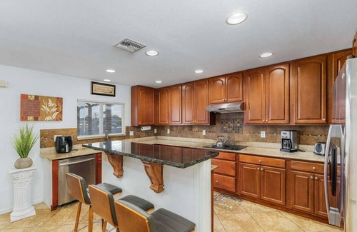 Mariner House | Villa Enzo 5BRs, 2.5 BAs, sleeps 20+, 43 feet long heated pool, over 3,100 sqft.