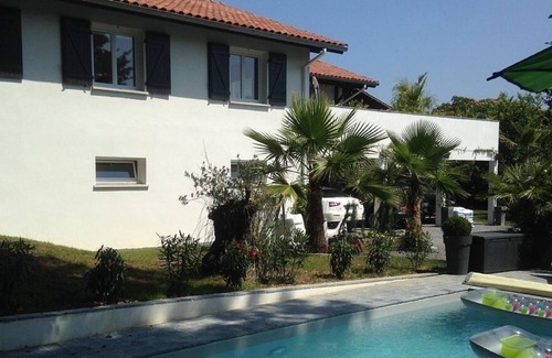 Behobie House | Villa Erreka Txikia: quiet villa with pool