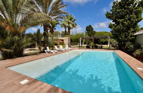 Chiclana de la Frontera Villa | Villa Albacora with stunning private garden