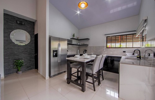 La Fortuna House | Villa Escondida Charming 3bedroom house with WiFi and AC in brilliant La Fortuna