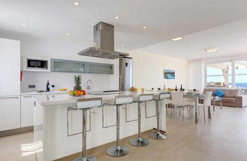 Los Delfines Villa | Villa ESMERALDA SOL