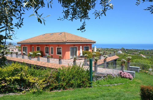 Santa Venerina Apartment | Villa Etnamare with Infinity pool - Apartment Gelsomino