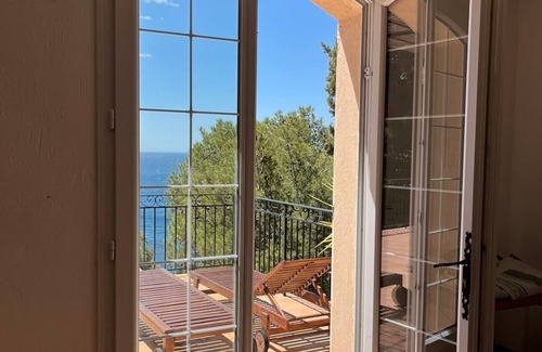 Ensues-la-Redonne House | VILLA FACING THE SEA IN CALANQUE COTE BLEUE