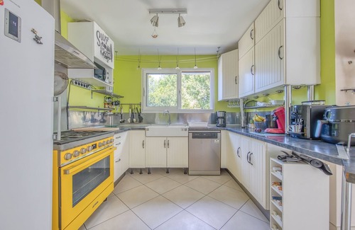 Biscarrosse Villa | Villa 'Familiale Sur 3000m2 Avec Piscine' with Private Pool, Private Terrace and Wi-Fi