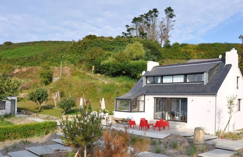 Plouarzel House | Villa feet in the water