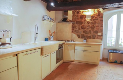 Ficulle Villa | Villa Ficulle Summary