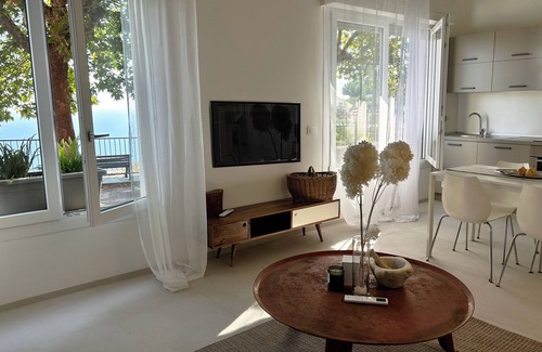 Costarainera Apartment | Villa Fiori, Charming apartment with a sensational sea wiew in Costarainera.