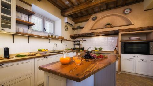 Gualdo Cattaneo Villa | VILLA FLAMINIA 8&2 - Emma Villas