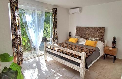 Orient Bay Bed & Breakfast | Villa Fleur de Pirate