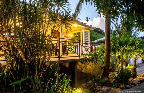 Orient Bay Bed & Breakfast | Villa Fleur de Pirate