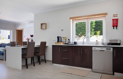 Caldas da Rainha Villa | 'Villa ‘Flor’ with Heated Pool, Whirlpool, Wi-Fi and Air Conditioning