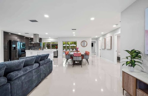 Hollywood Hills House | Villa Flora|Tropical Paradise Pool/Bkb Ct/PingPong