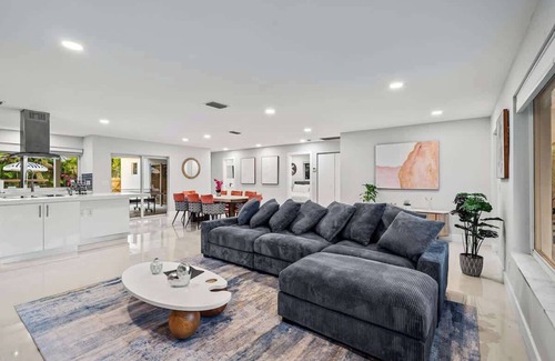Hollywood Hills House | Villa Flora|Tropical Paradise Pool/Bkb Ct/PingPong
