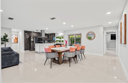 Hollywood Hills House | Villa Flora|Tropical Paradise Pool/Bkb Ct/PingPong