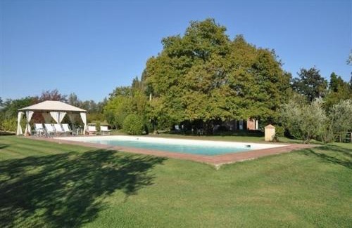 Orentano Villa | Villa Fontine by PosarelliVillas