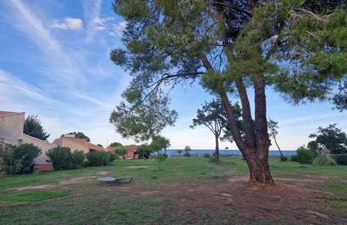 Poggio-Mezzana Villa | Villa for 10 to 12 people on the seafront.
