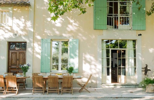 Maillane Villa | VILLA FOR 20 GUEST AC AND POOL 10 ROOMS 6 BATHROOMS