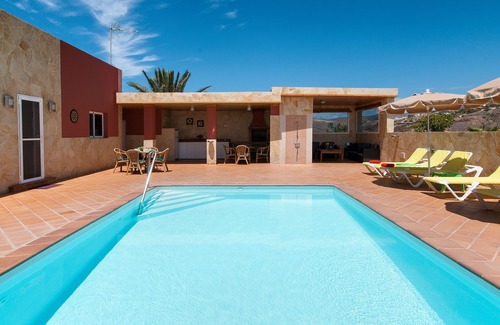 San Bartolome de Tirajana House | Villa for 4 to 12 people pool - jacuzzi