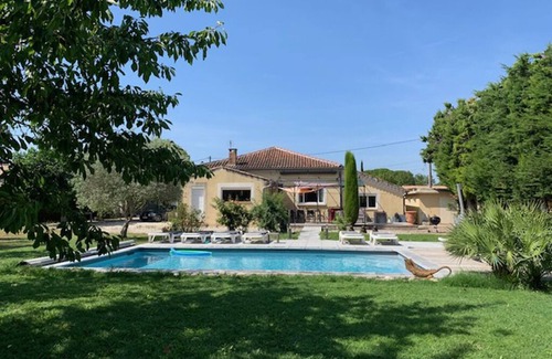 L'Isle-sur-la-Sorgue Villa | Villa for 8 persons with a brand new pool, large garden area, close to the Isle