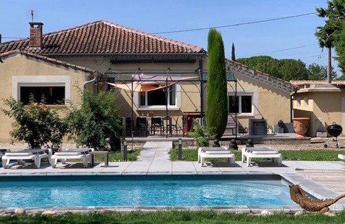 L'Isle-sur-la-Sorgue Villa | Villa for 8 persons with a brand new pool, large garden area, close to the Isle